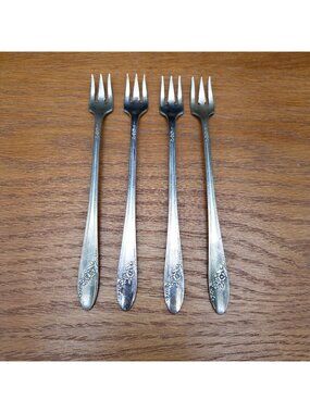 Oneida Tudor Plate Queen Bess II 4 Seafood Forks Cocktail Forks Silverplate Flat